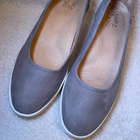 Naturalizer Gray Wedges with Soft Suede Finish - Picture 3 of 10